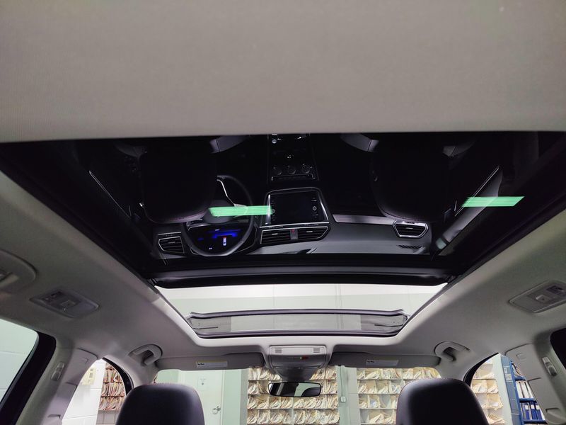 Used 2024 Volkswagen Tiguan Wolfsburg Edt AWD w/SunroofImage 8