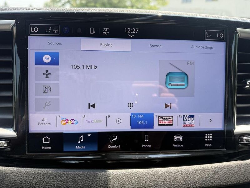 2024 Chrysler Pacifica Touring L photo 21