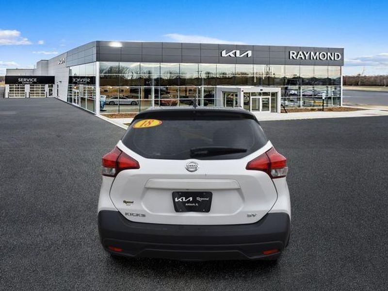 Used 2018 Nissan Kicks SVImage 4