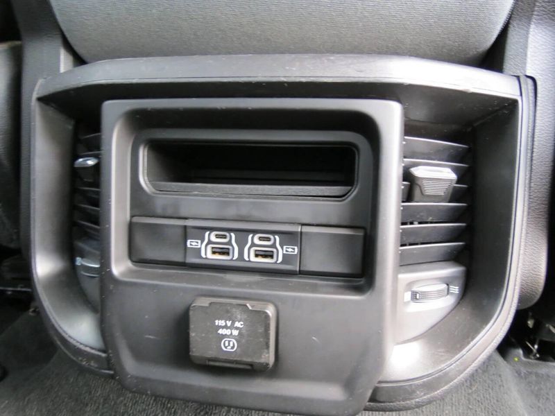 Used 2022 RAM 1500 Big Horn 4x4 4dr Crew Cab 6.4 ft. SB PickupImage 26