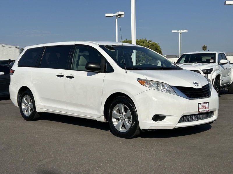 2011 Toyota Sienna BaseImage 2