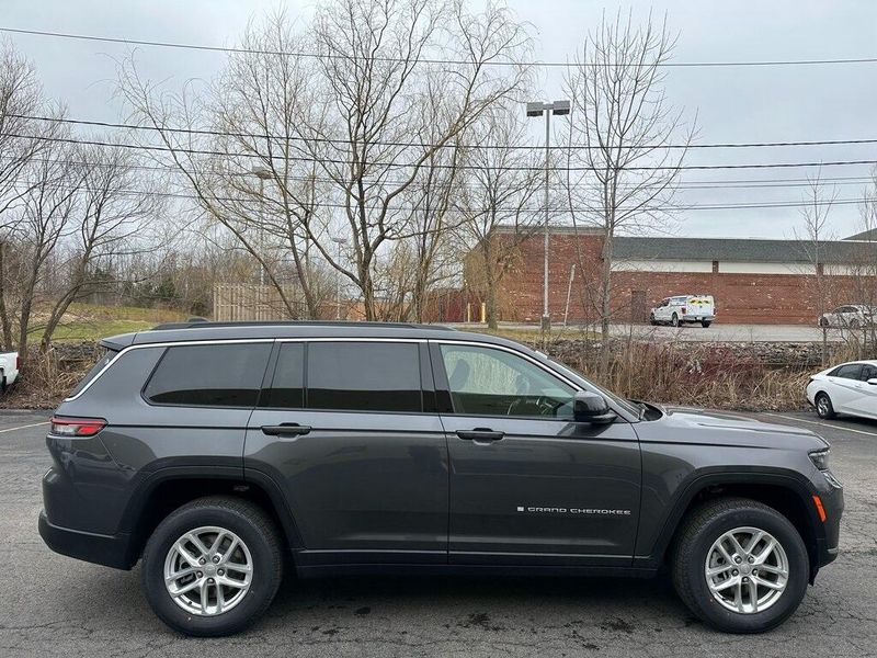 2025 Jeep Grand Cherokee L Laredo X 4x4Image 7