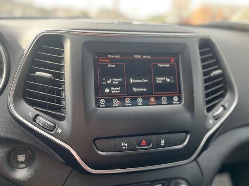 Used 2021 Jeep Cherokee Image 17