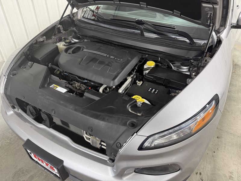 Used 2018 Jeep Cherokee Latitude PlusImage 21