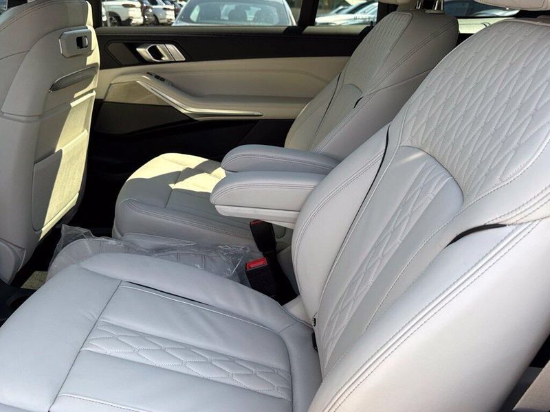 New 2027 BMW X7 xDrive40iImage 27