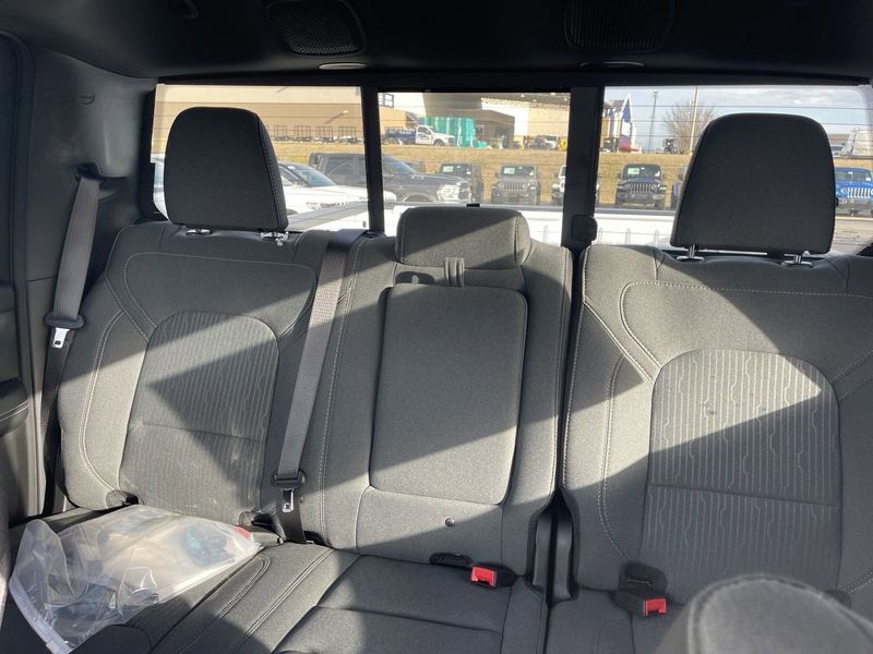 2023 RAM 1500 Big Horn Crew Cab 4x4 5