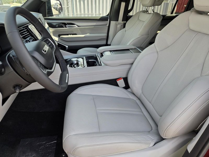 2026 Jeep Grand Wagoneer L Grand Wagoneer L Limited Altitude 4x4
