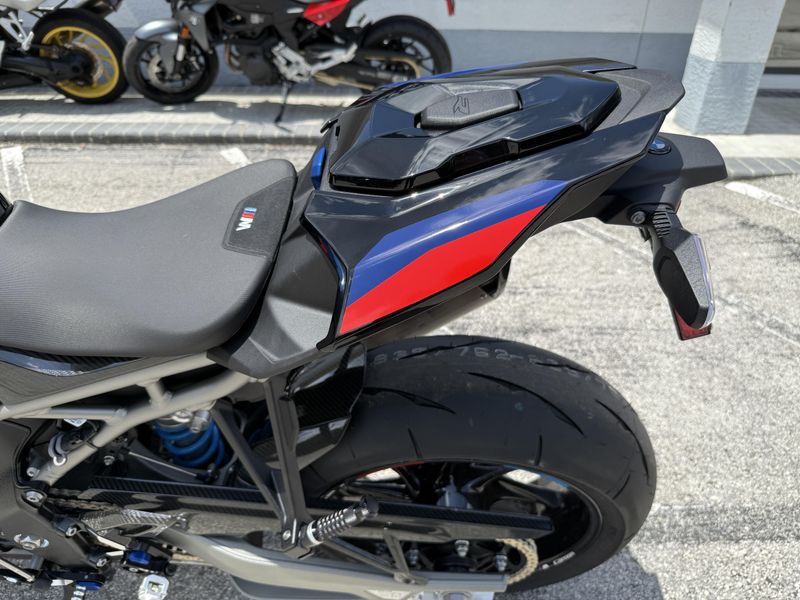 2025 BMW M 1000 R 