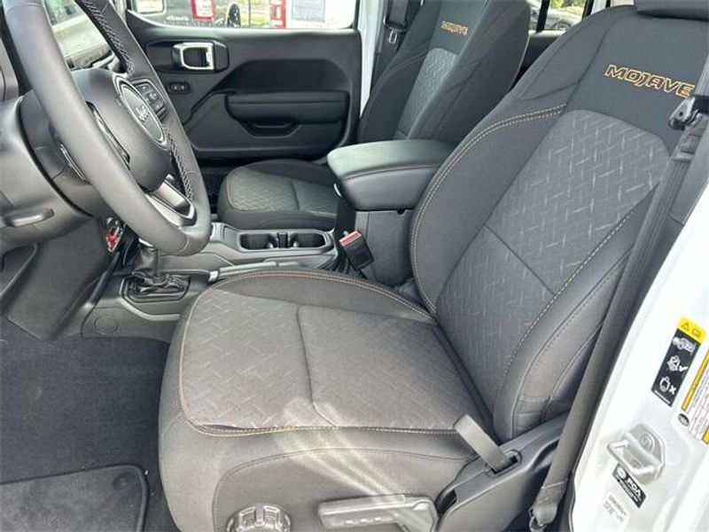 New 2025 Jeep Gladiator Mojave 4x4Image 17