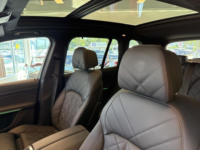 2025 BMW X5 xDrive40i M PACKAGE
