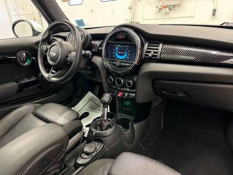 2016 MINI Hardtop BaseImage 26