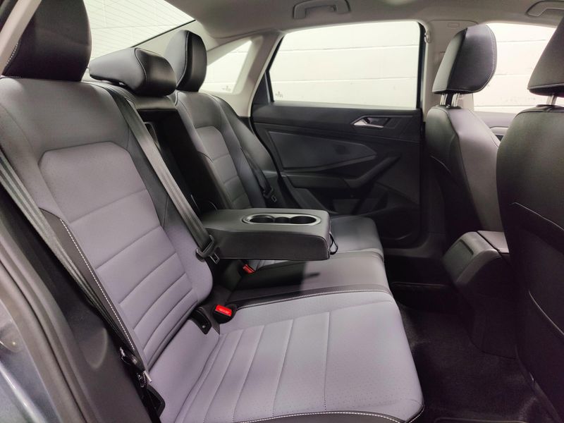 Used 2025 Volkswagen Jetta SE w/SunroofImage 15