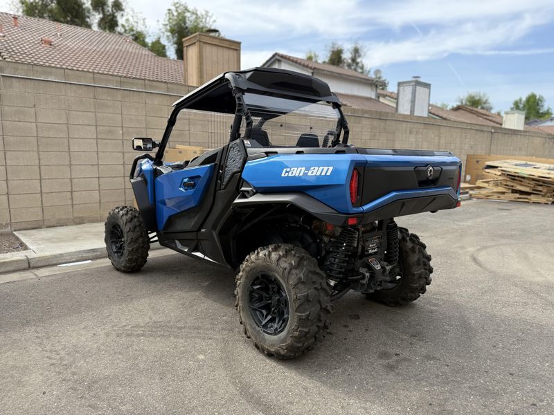 2023 Can-Am COMMANDER XT 700 Image 6