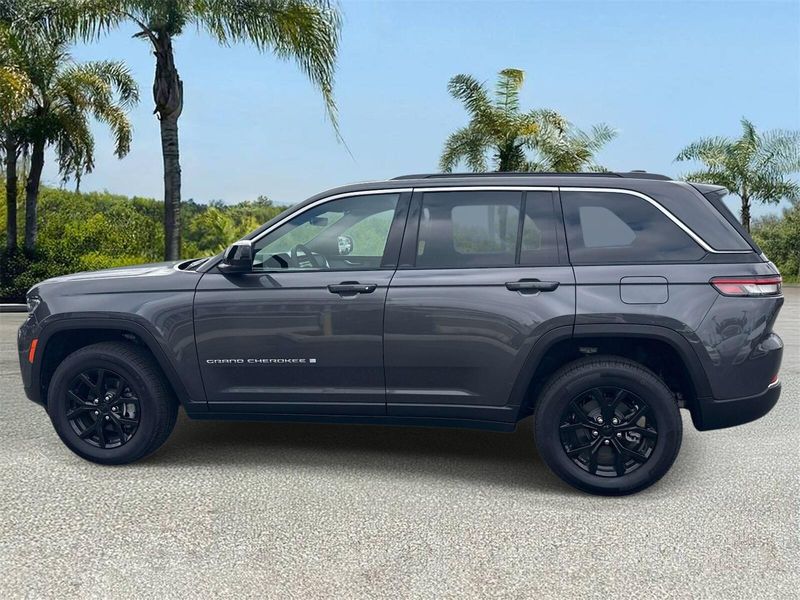 New 2026 Jeep Grand Cherokee Laredo X 4x2