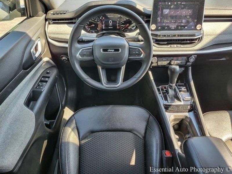 2024 Jeep Compass Latitude photo 10