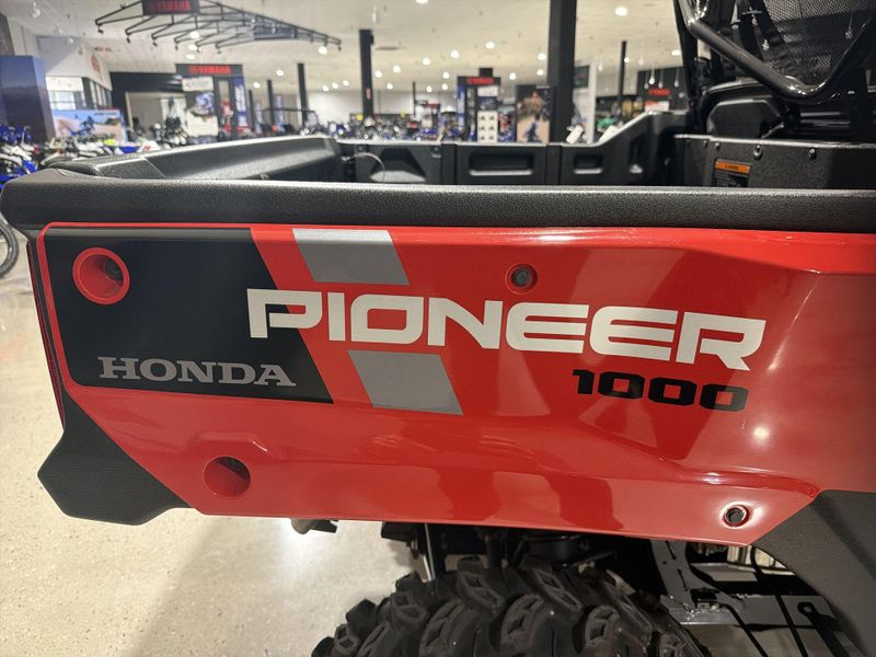 New 2025 Honda PIONEER 1000-6 DLX CREW Image 29