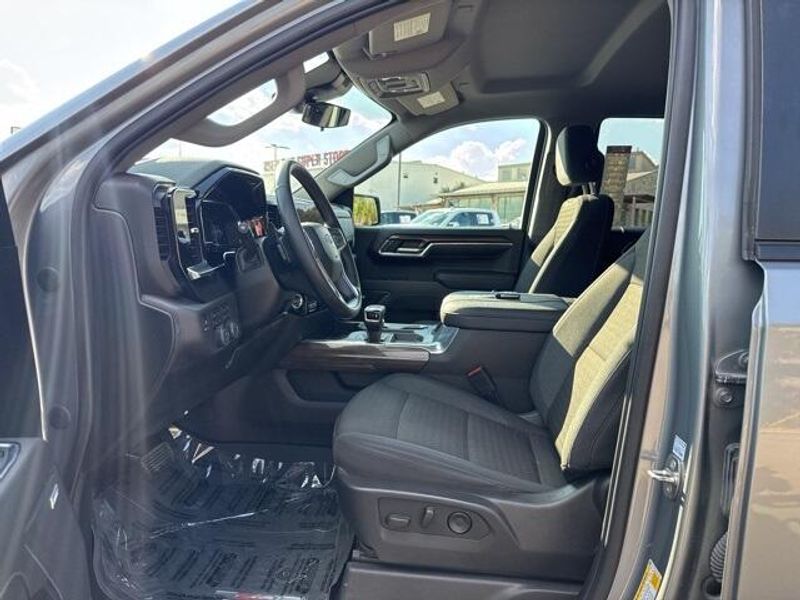 2024 Chevrolet Silverado 1500 RST photo 11
