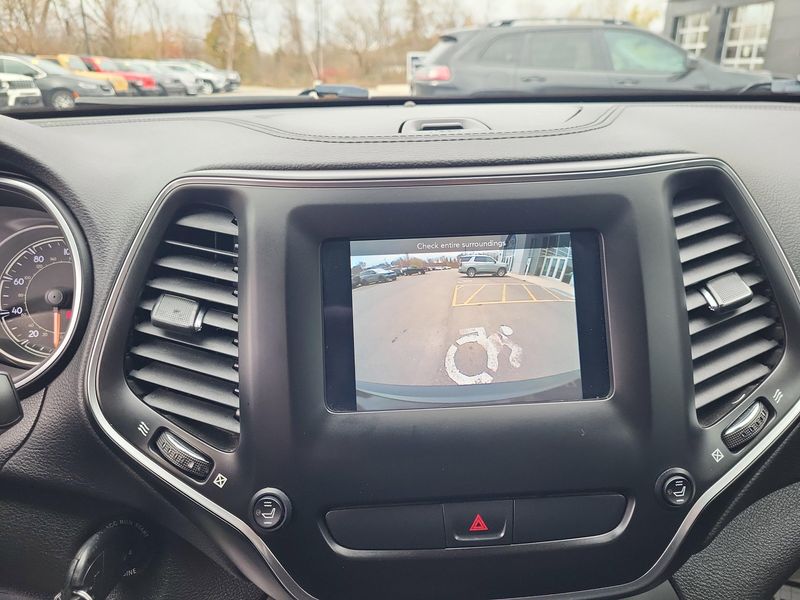 Used 2019 Jeep Cherokee LatitudeImage 7