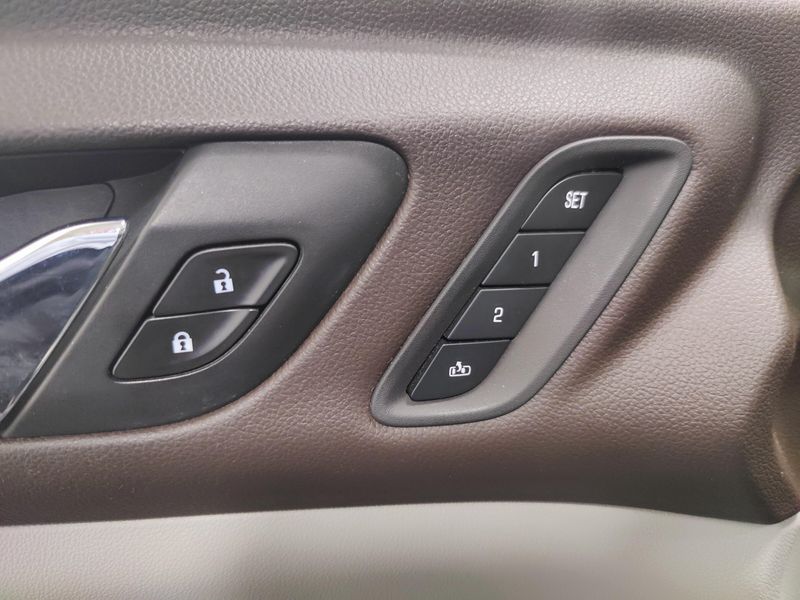 Used 2019 GMC Acadia SLT-2 AWD w/Dual Sunroof & NavImage 17