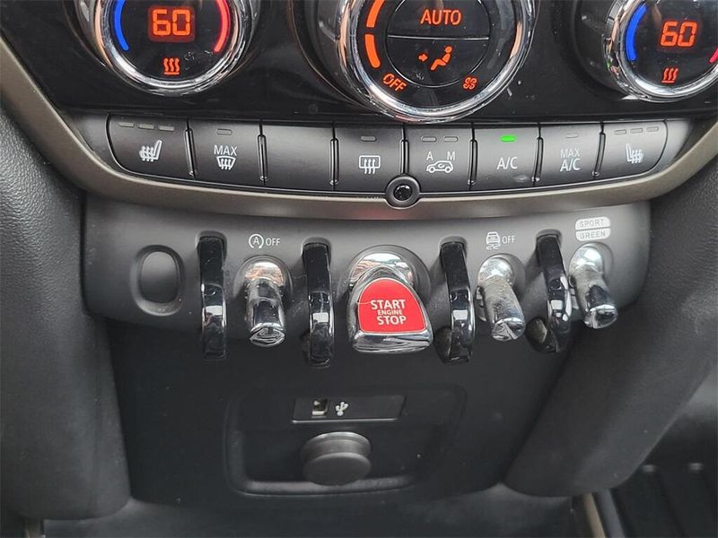 2021 MINI Countryman ClassicImage 21