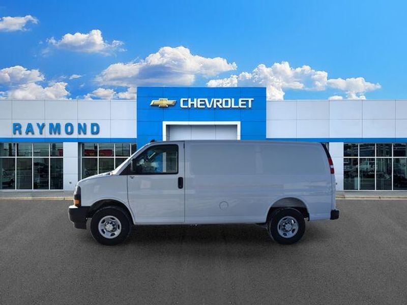 New 2025 Chevrolet Express 2500 Work VanImage 7