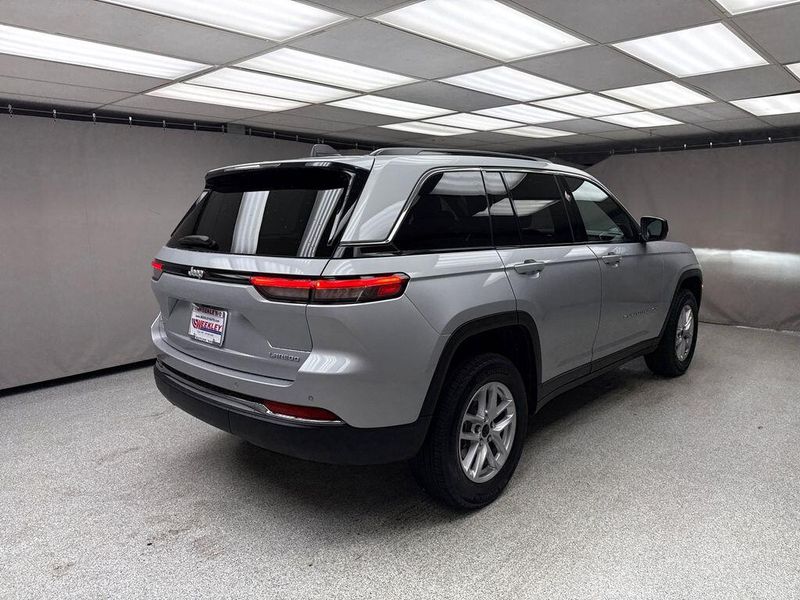 New 2025 Jeep Grand Cherokee Laredo X 4x4Image 3