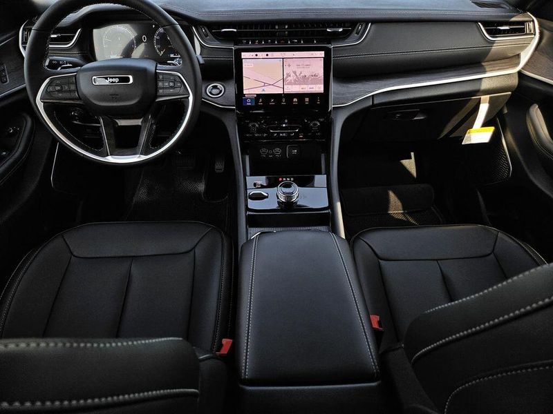 2025 Jeep Grand Cherokee L Limited 4x4Image 29