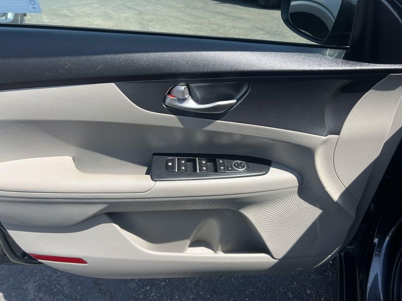 Used 2019 Kia Forte LXSImage 5