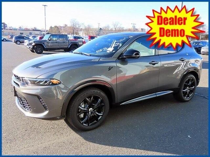 2024 Dodge Hornet R/T Plus in a Gray Cray exterior color and Blackinterior. Papas Jeep Ram In New Britain, CT 860-356-0523 papasjeepram.com 