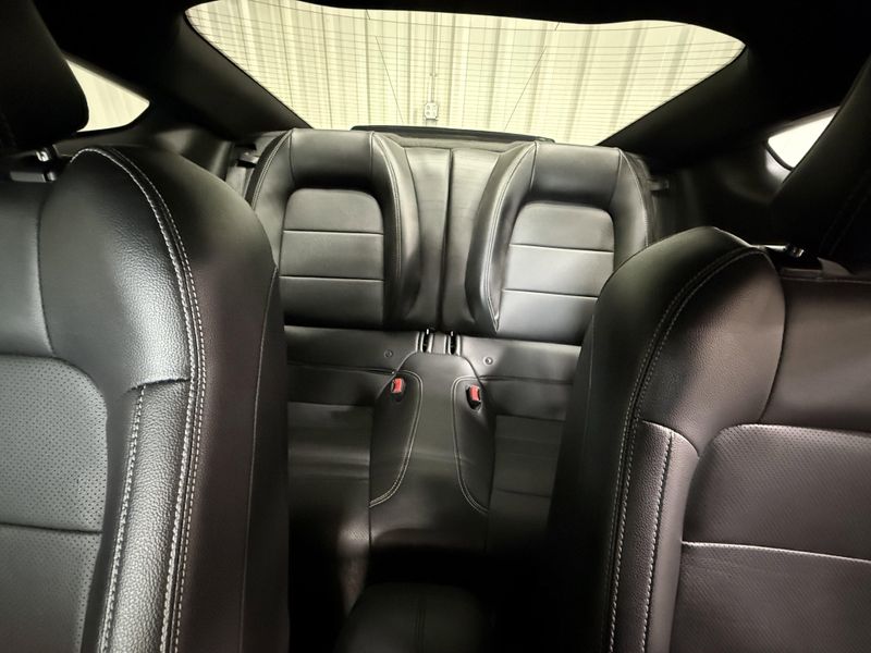 Used 2017 Ford Mustang Image 19
