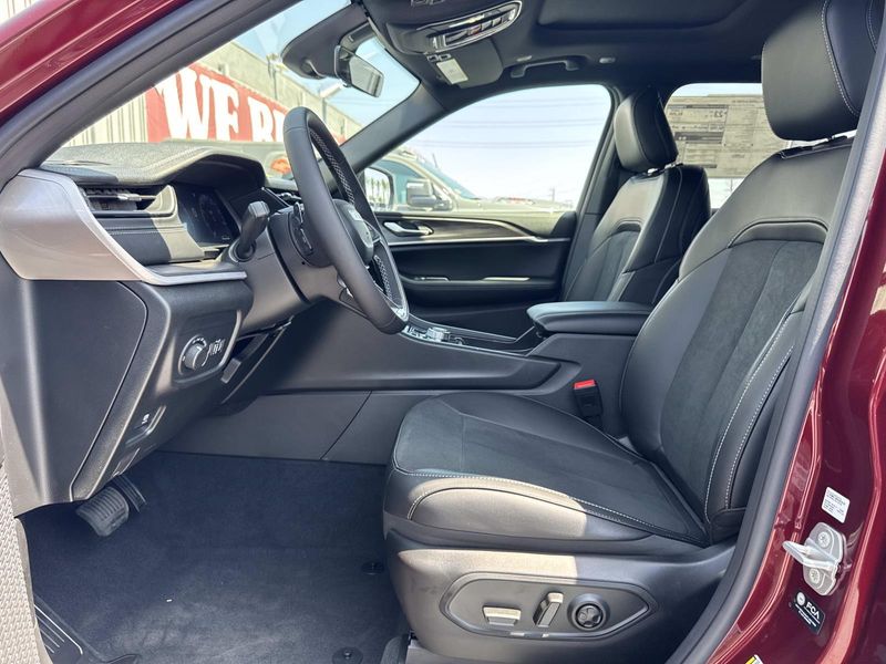 New 2026 Jeep Grand Cherokee L Laredo Altitude 4x2