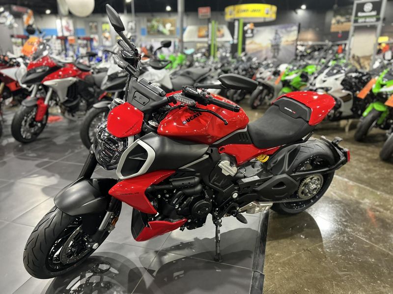 New 2025 Ducati DIAVEL V4 Image 16