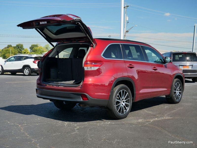 2017 Toyota Highlander SE photo 20