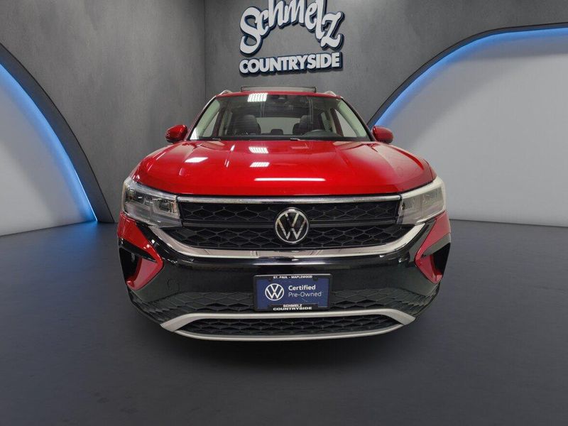 Used 2023 Volkswagen Taos SE w/SunroofImage 2
