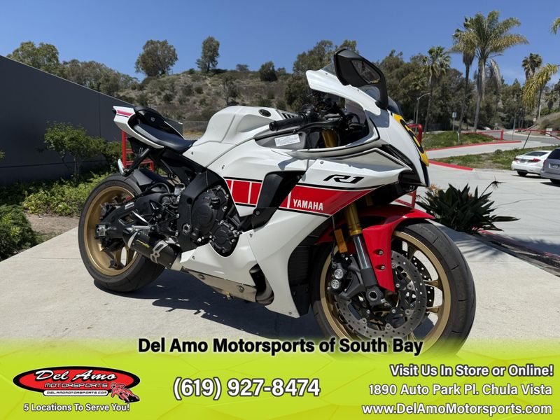 2022 Yamaha YZF-R1 Image 1