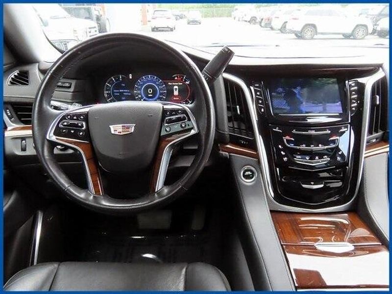 2020 Cadillac Escalade Premium LuxuryImage 11