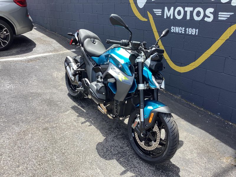 New 2026 BMW R1300R 