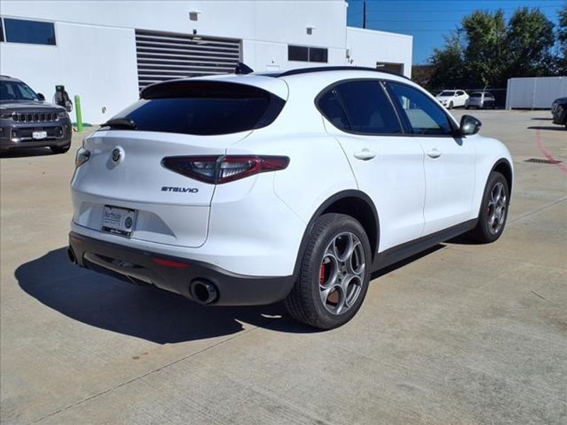 2024 Alfa Romeo Stelvio SprintImage 2