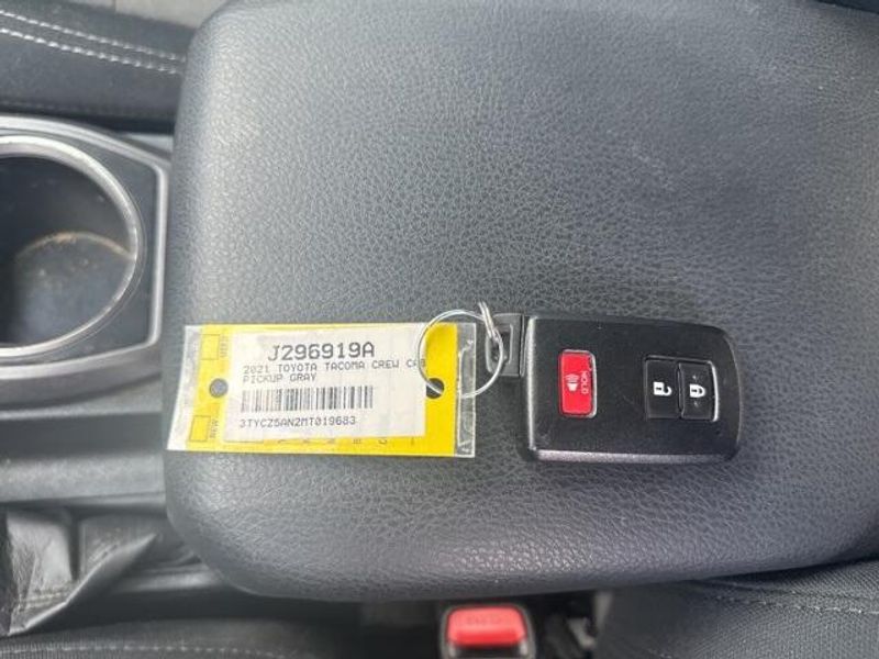 2021 Toyota Tacoma 4x4 SR photo 13