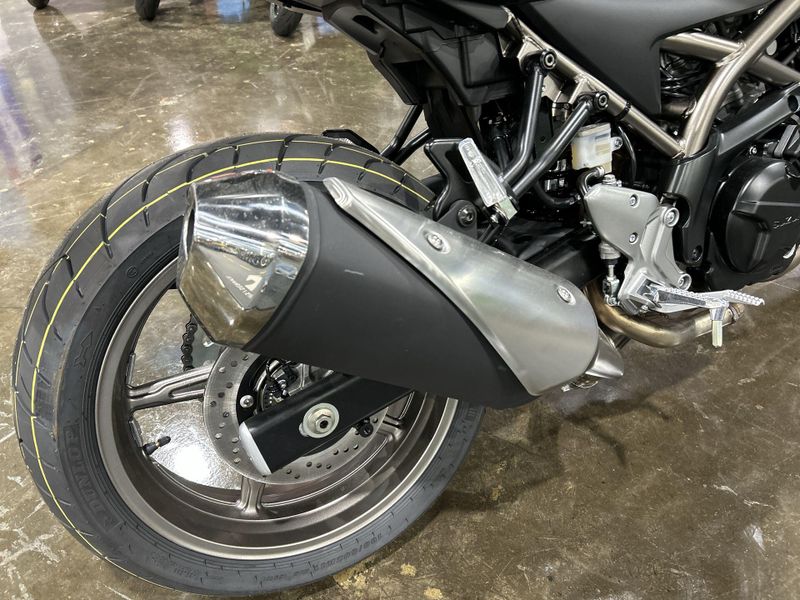 2025 Suzuki SV650 ABS  in a GREEN/BLACK exterior color. Del Amo Motorsports of Redondo Beach (424) 390-7811 delamomotorsports.com 