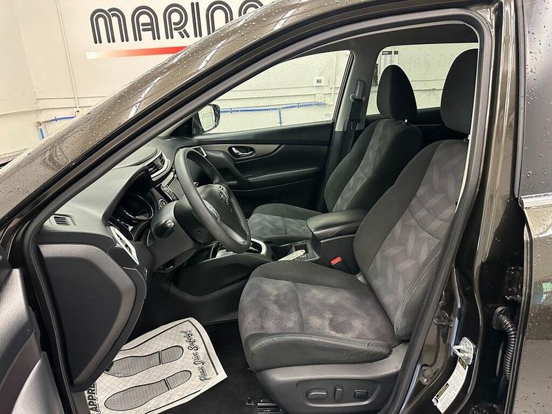 2016 Nissan Rogue SVImage 21