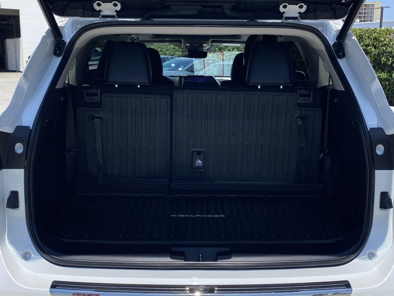 New 2023 Toyota Highlander PlatinumImage 14