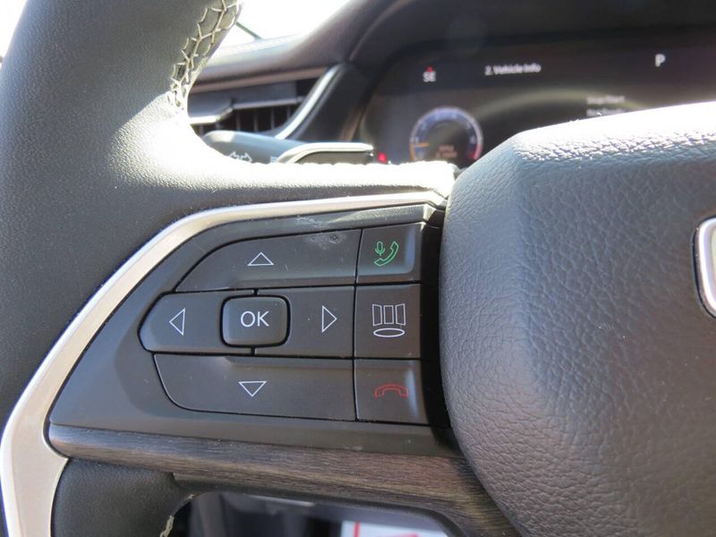 Used 2023 Jeep Grand Cherokee Limited 4x4 4dr SUVImage 15