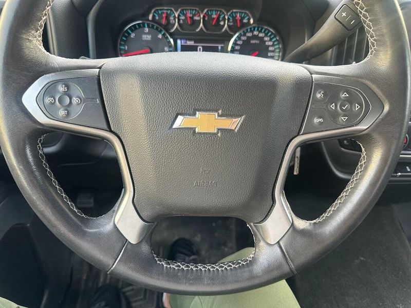2016 Chevrolet Silverado 1500 LT photo 3