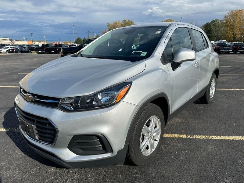 2019 Chevrolet Trax LS photo 3