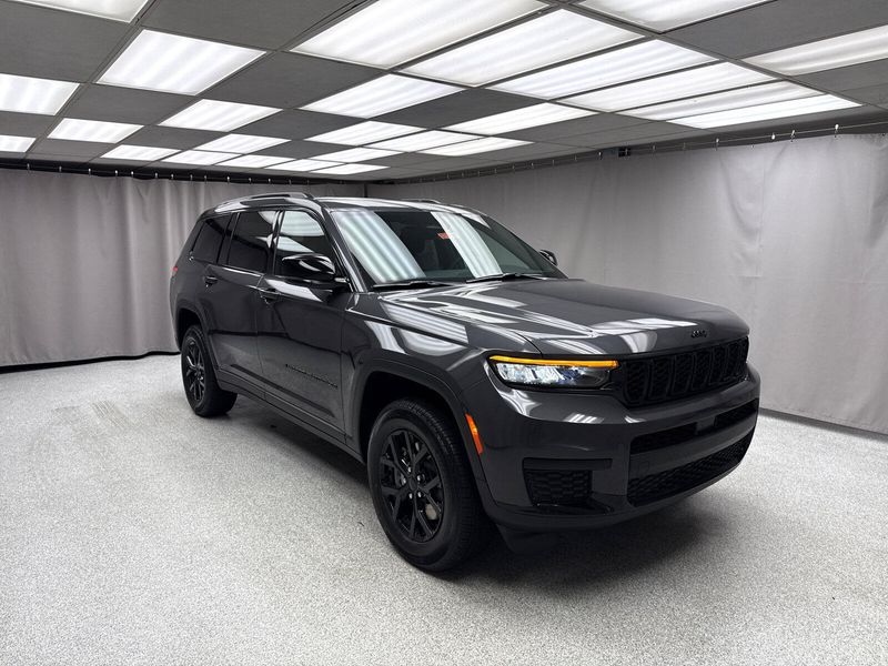 New 2025 Jeep Grand Cherokee L Altitude X 4x4Image 4