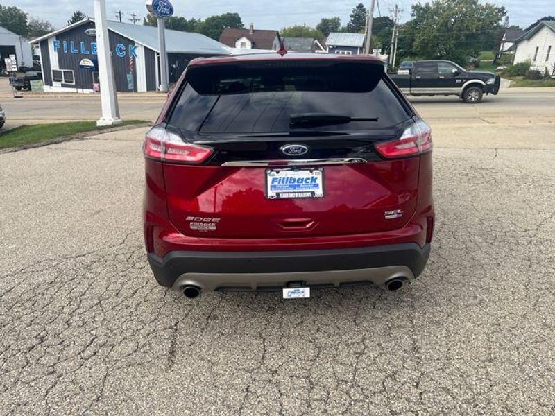 2019 Ford Edge SEL photo 4