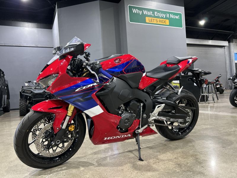 2024 Honda CBR1000RR  in a RED exterior color. Del Amo Motorsports of Redondo Beach (424) 390-7811 delamomotorsports.com 