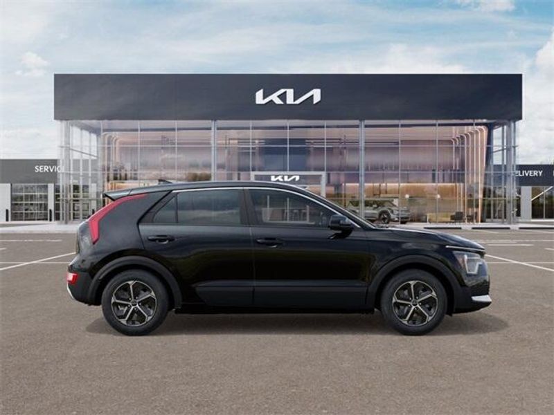 New 2025 Kia Niro LXImage 7