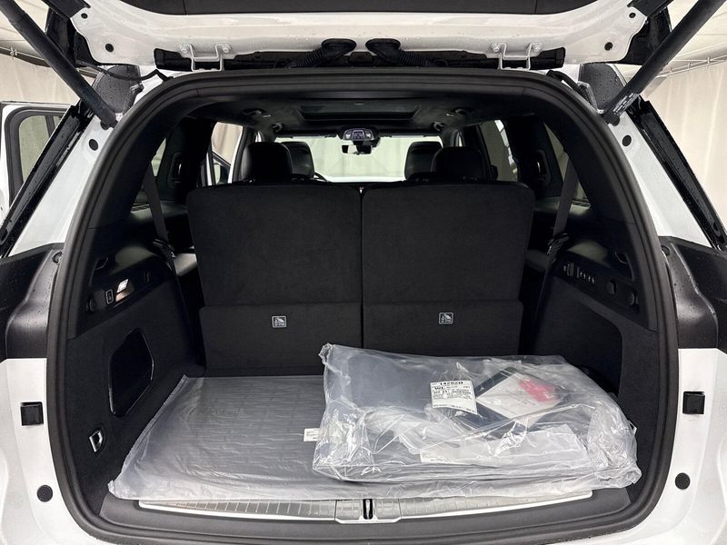 New 2025 Jeep Grand Cherokee L Summit Reserve 4x4Image 16